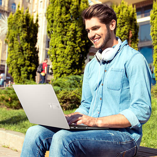 The graphic with the concept of the How to Choose a Laptop for a College Student
